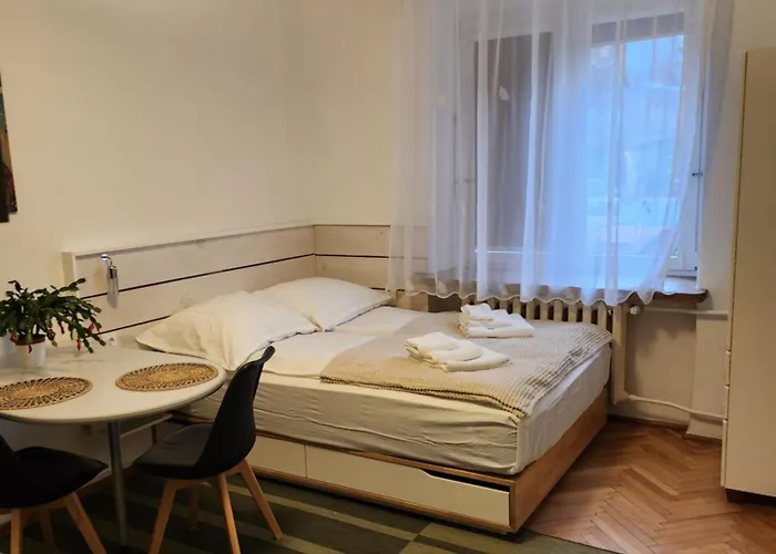 Plac Mirowski Centrum *